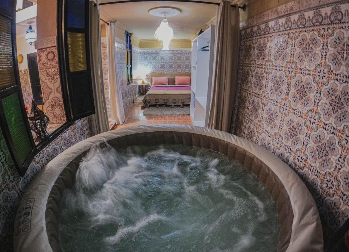 riad msholidays - privatisé jusqu'à 8 personnes - jacuzzi Marraquexe Exterior foto