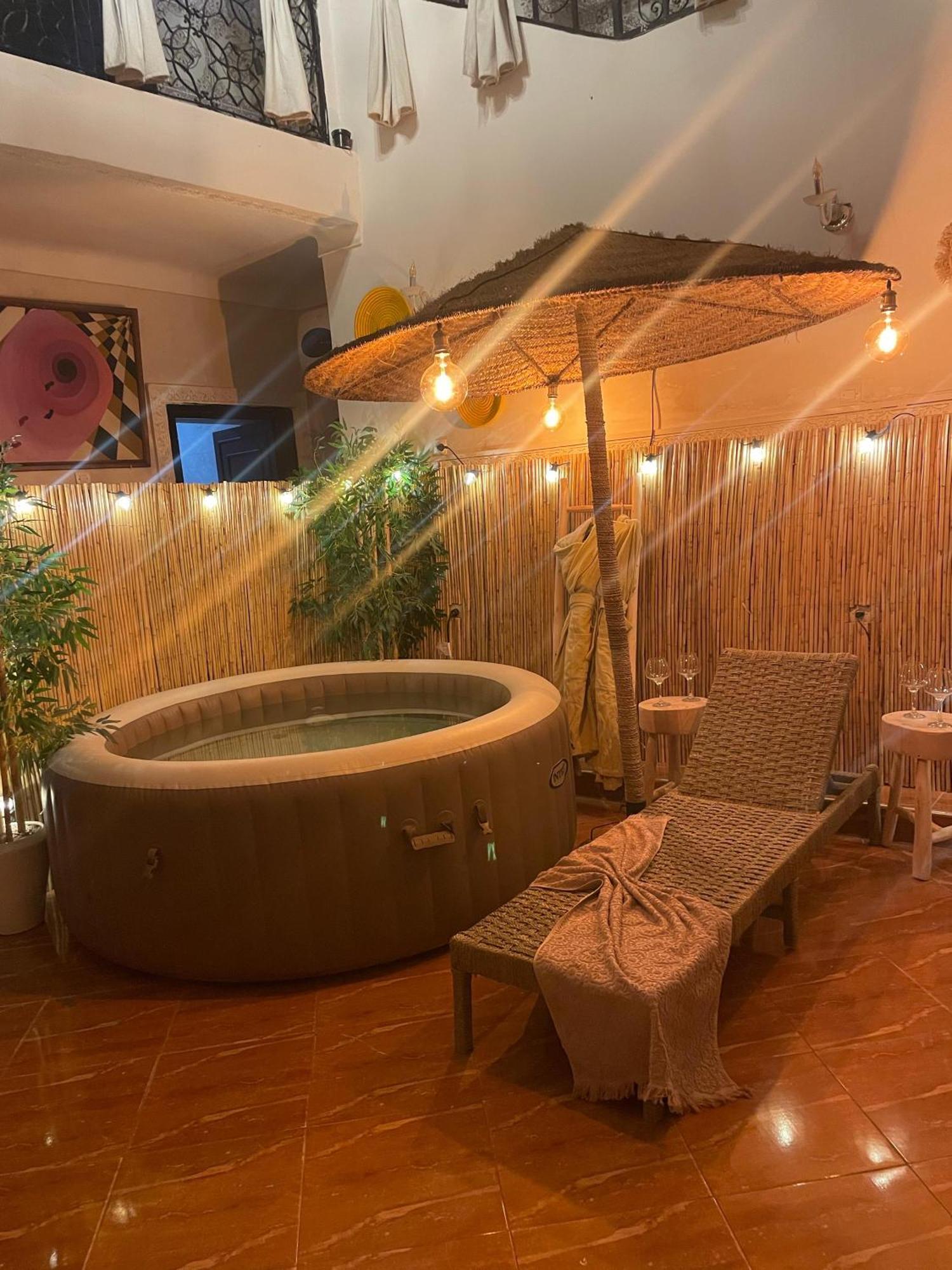 riad msholidays - privatisé jusqu'à 8 personnes - jacuzzi Marraquexe Exterior foto