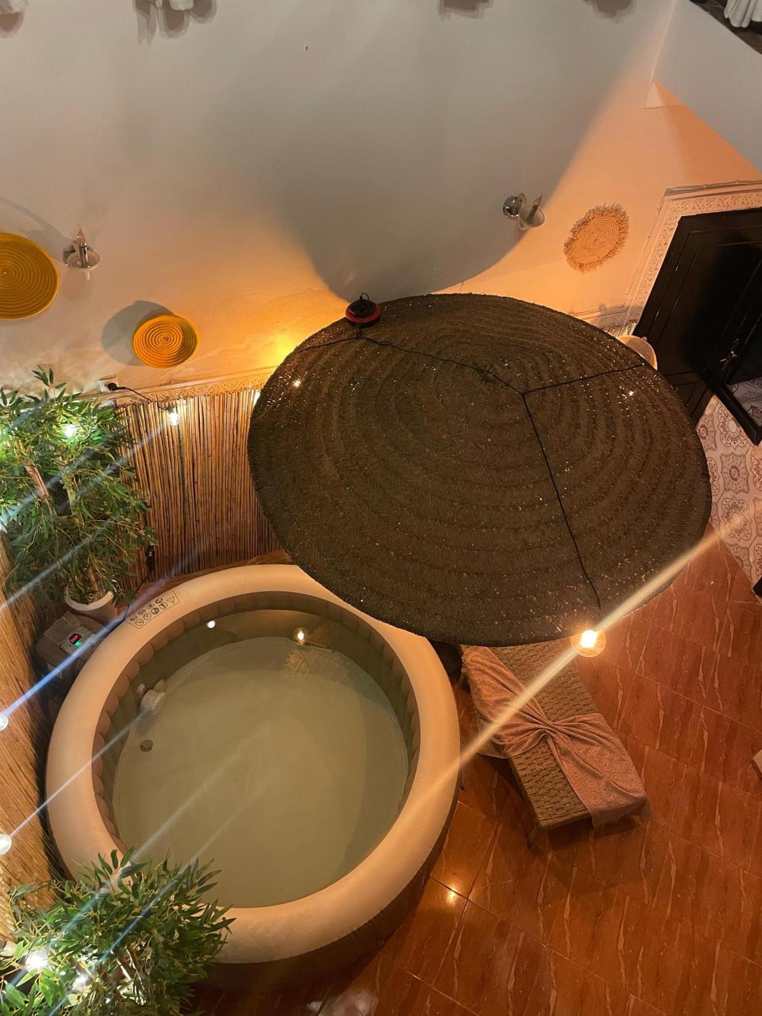 riad msholidays - privatisé jusqu'à 8 personnes - jacuzzi Marraquexe Exterior foto