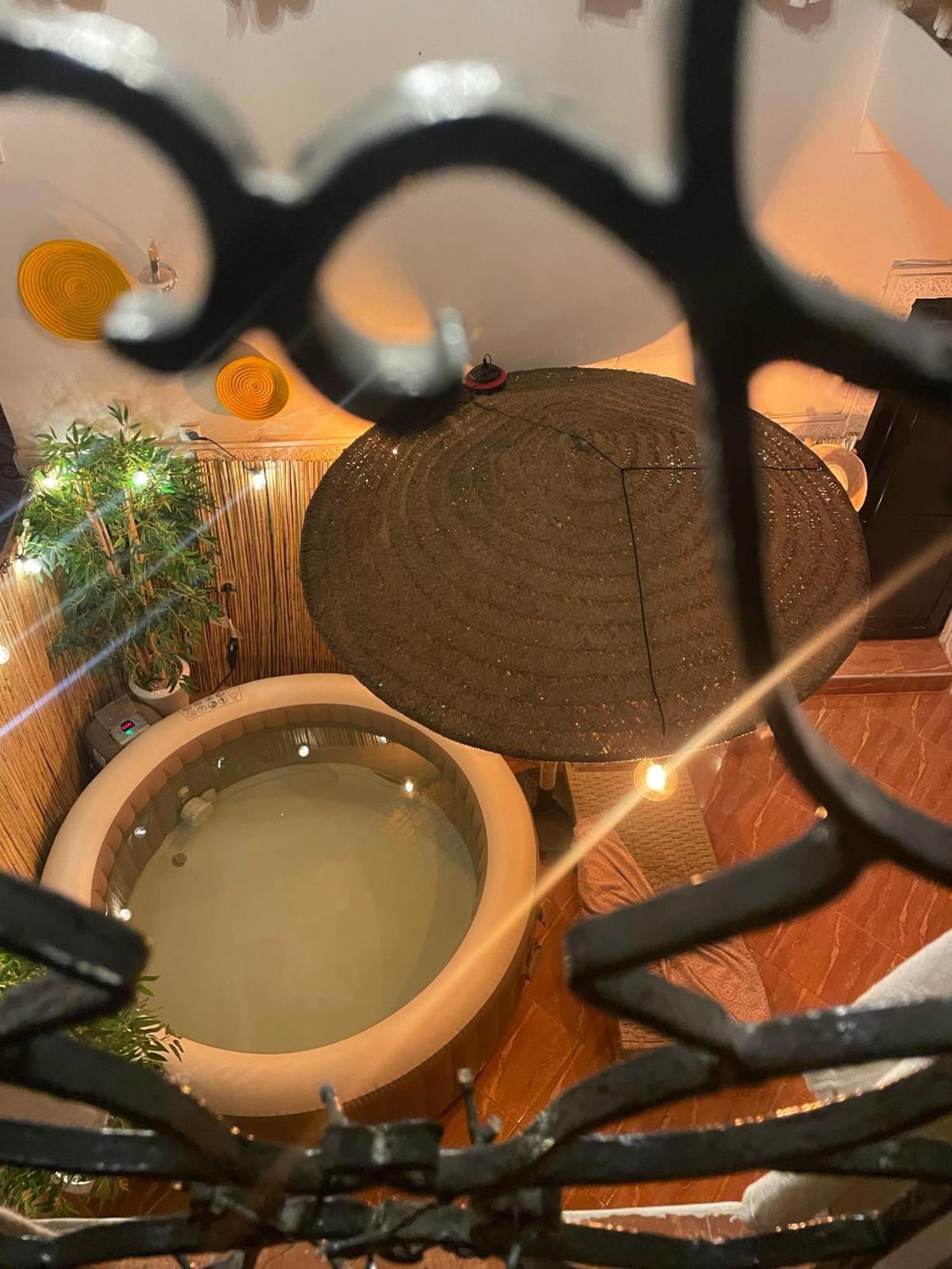 riad msholidays - privatisé jusqu'à 8 personnes - jacuzzi Marraquexe Exterior foto